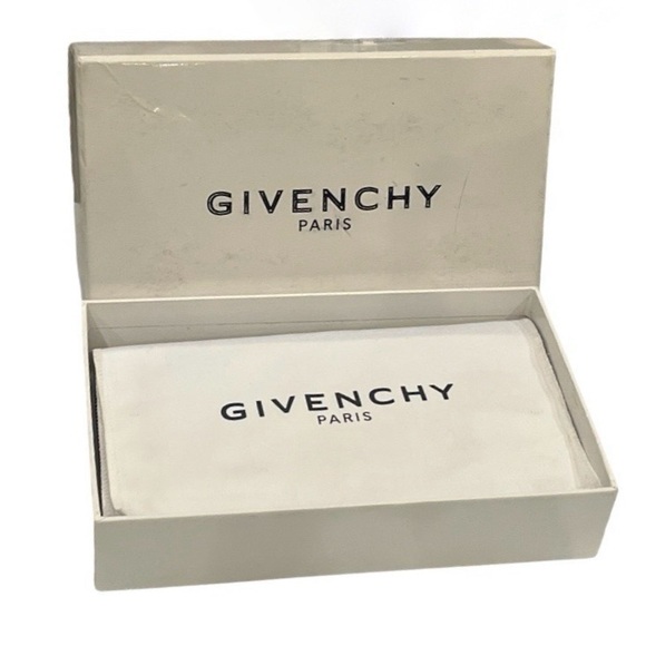 - GIVENCHY
Leather Graphic Print Calfskin Zippy Zip around Wallet Authentic - Picture 8 of 17